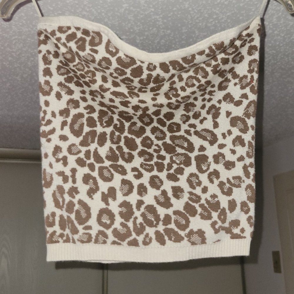 Sleeveless Leopard top